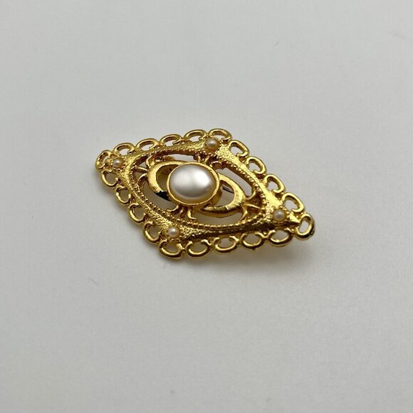 Vintage 60s Edwardian Style Gold Tone Filigree MCM Faux Pearl Brooch Jewelry Pin - Picture 2 of 5